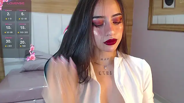 Snapshot of Abril_Velvet_a_ chatting on 11.08.25 Abril Velvet a online show from 11.08.25