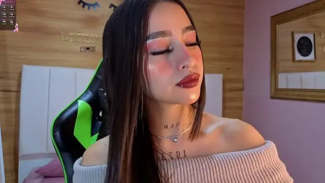 Snapshot of Abril_Velvet_a_ chatting on 11.26.25 Abril Velvet a online show from 11.26.25