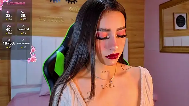 Snapshot of Abril_Velvet_a_ chatting on 11.29.25 Abril Velvet a online show from 11.29.25