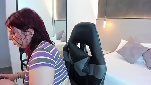 Snapshot of altair_mori chatting on 10.20.25 altair mori online show from 10.20.25