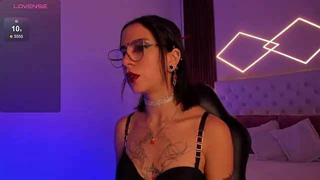 Snapshot of ZamabyCrucie chatting on 09.21.25 ZamabyCrucie online show from 09.21.25