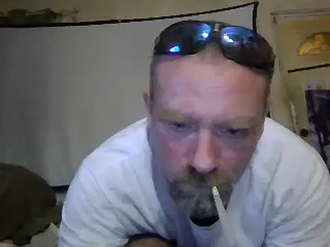 Snapshot of Eat_it_from_the_back chatting on 09.16.25 Eat it from the back online show from 09.16.25