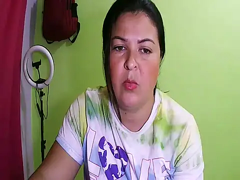 Snapshot of anapaulaa chatting on 10.17.25 anapaulaa online show from 10.17.25