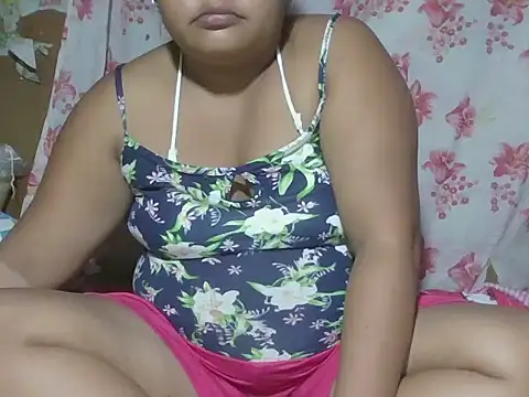 Snapshot of hot_mom13 chatting on 09.09.25 hot mom13 online show from 09.09.25