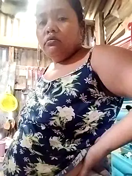 Snapshot of hot_mom13 chatting on 09.27.25 hot mom13 online show from 09.27.25