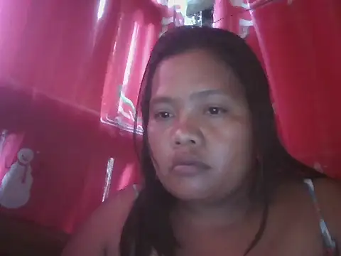 Snapshot of hot_mom13 chatting on 11.30.25 hot mom13 online show from 11.30.25