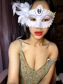 TiNa 04 online show from 10.10.25