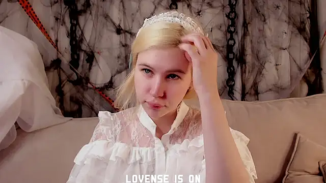 Snapshot of ElizSpieth chatting on 11.06.25 ElizSpieth online show from 11.06.25