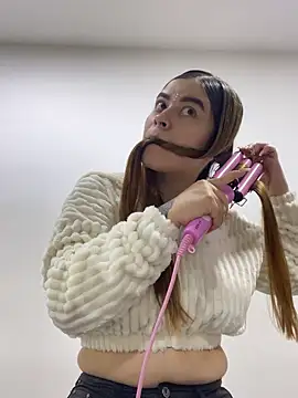 Snapshot of CharlotteBrownn_ chatting on 10.22.25 CharlotteBrownn online show from 10.22.25