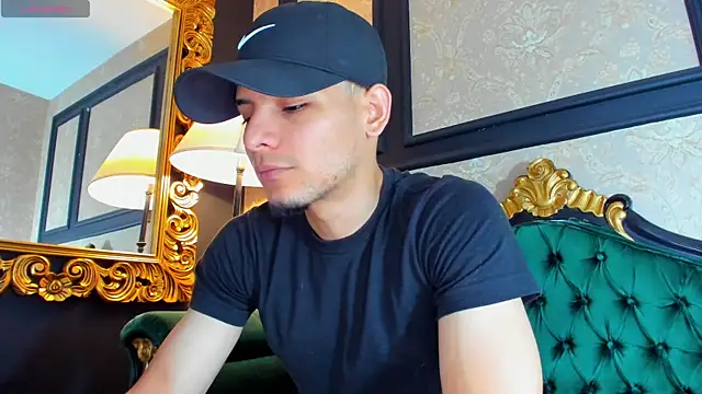 Snapshot of AlessandroKiing chatting on 05.26.26 AlessandroKiing online show from 05.26.26