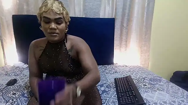 Snapshot of KinkyTrans23 chatting on 09.16.25 KinkyTrans23 online show from 09.16.25