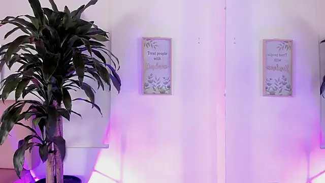 Snapshot of Yumii_sweetgirl chatting on 10.02.25 Yumii sweetgirl online show from 10.02.25