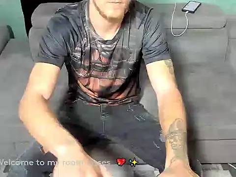 Snapshot of HugeDickFuck chatting on 11.08.25 HugeDickFuck online show from 11.08.25