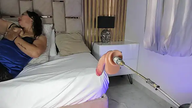 Luna Naughty1 online show from 10.04.25