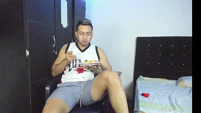 Snapshot of Ryan_xc1 chatting on 09.28.25 Ryan xc1 online show from 09.28.25