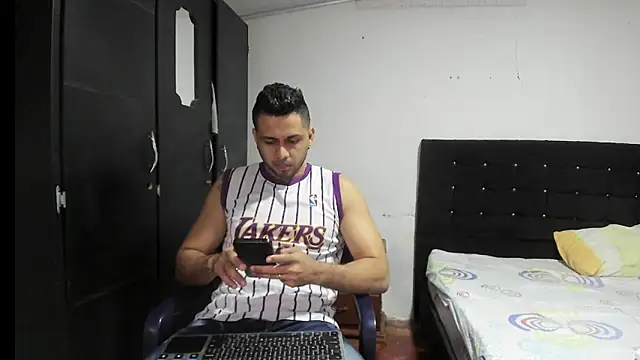 Snapshot of Ryan_xc1 chatting on 11.10.25 Ryan xc1 online show from 11.10.25