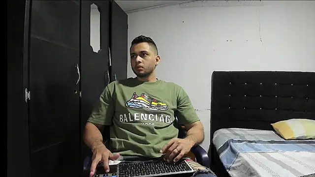 Snapshot of Ryan_xc1 chatting on 11.24.25 Ryan xc1 online show from 11.24.25