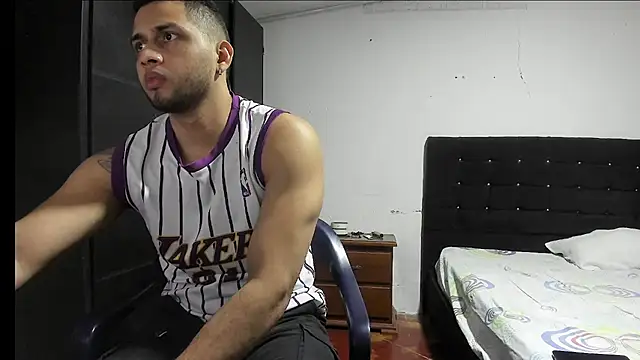 Snapshot of Ryan_xc1 chatting on 11.26.25 Ryan xc1 online show from 11.26.25