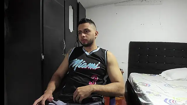 Snapshot of Ryan_xc1 chatting on 12.04.25 Ryan xc1 online show from 12.04.25