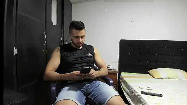 Snapshot of Ryan_xc1 chatting on 12.22.25 Ryan xc1 online show from 12.22.25