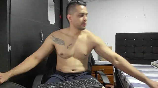 Snapshot of Ryan_xc1 chatting on 04.09.26 Ryan xc1 online show from 04.09.26