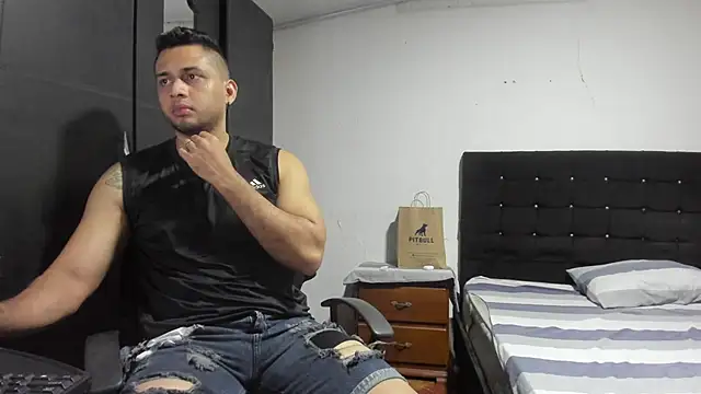 Snapshot of Ryan_xc1 chatting on 04.10.26 Ryan xc1 online show from 04.10.26