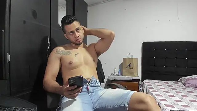 Snapshot of Ryan_xc1 chatting on 04.11.26 Ryan xc1 online show from 04.11.26