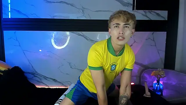 Snapshot of Saimonvela chatting on 09.28.25 Saimonvela online show from 09.28.25