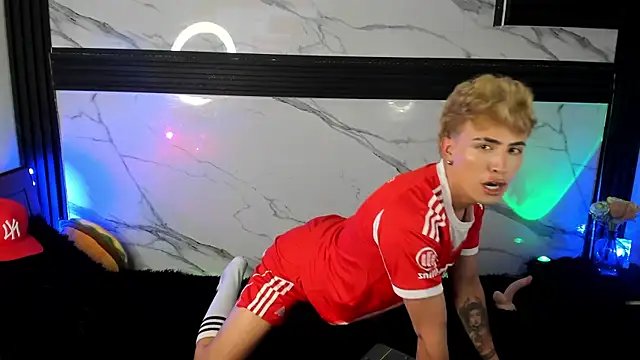 Snapshot of Saimonvela chatting on 10.17.25 Saimonvela online show from 10.17.25