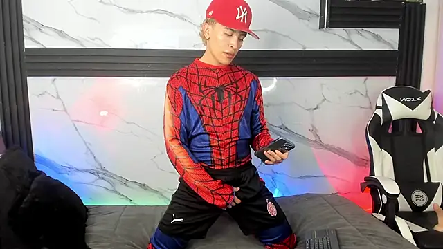 Snapshot of Saimonvela chatting on 10.24.25 Saimonvela online show from 10.24.25