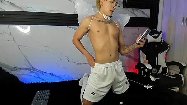 Snapshot of Saimonvela chatting on 10.29.25 Saimonvela online show from 10.29.25