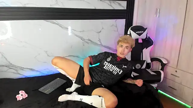 Snapshot of Saimonvela chatting on 11.05.25 Saimonvela online show from 11.05.25