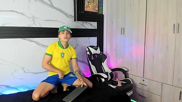 Snapshot of Saimonvela chatting on 11.05.25 Saimonvela online show from 11.05.25