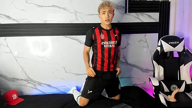 Snapshot of Saimonvela chatting on 11.24.25 Saimonvela online show from 11.24.25