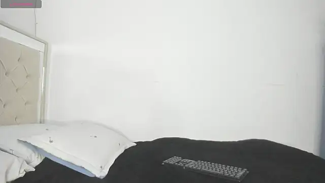 Snapshot of katitahotcam_ass chatting on 10.03.25 katitahotcam ass online show from 10.03.25