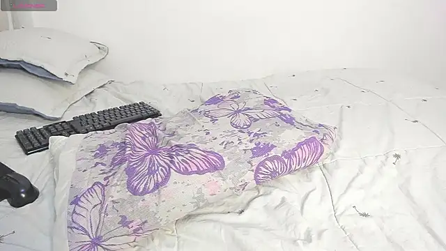 Snapshot of katitahotcam_ass chatting on 11.19.25 katitahotcam ass online show from 11.19.25