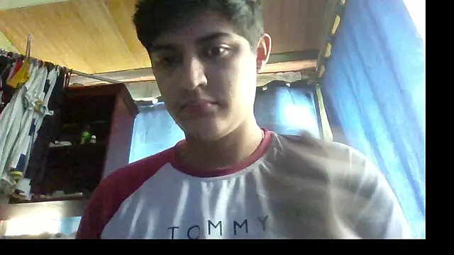 Snapshot of yesitwink_ chatting on 12.18.25 yesitwink online show from 12.18.25