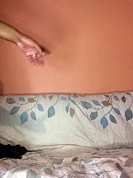 Snapshot of ffinegirl chatting on 11.05.25 ffinegirl online show from 11.05.25