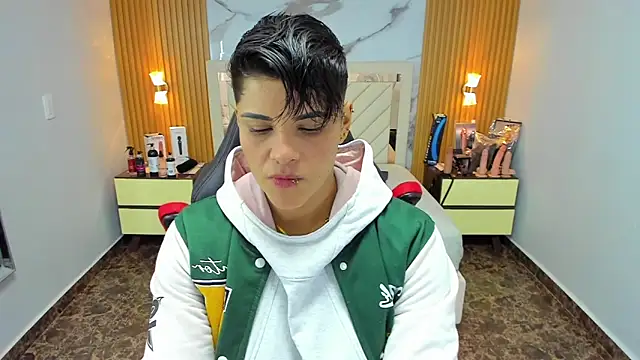 KAROLLJONES1 online show from 10.03.25