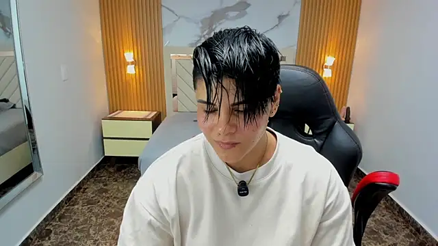 KAROLLJONES1 online show from 04.12.26