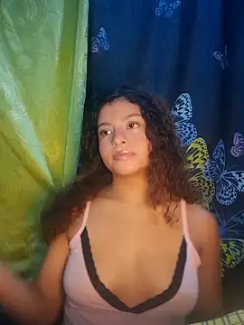 Snapshot of Lulupeach69 chatting on 09.21.25 Lulupeach69 online show from 09.21.25