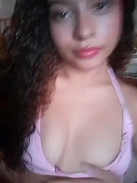 Snapshot of Lulupeach69 chatting on 10.04.25 Lulupeach69 online show from 10.04.25