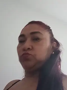 Snapshot of linda_luna29 chatting on 05.18.26 linda luna29 online show from 05.18.26