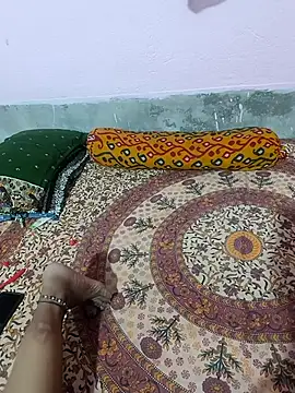 Snapshot of Cute-Swewty chatting on 10.05.25 Cute-Swewty online show from 10.05.25