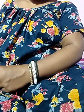 Snapshot of Cute-Swewty chatting on 11.22.25 Cute-Swewty online show from 11.22.25