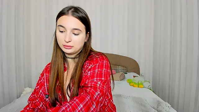 Snapshot of Daria_de_luxe chatting on 10.29.25 Daria de luxe online show from 10.29.25