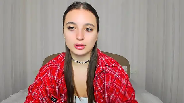 Snapshot of Daria_de_luxe chatting on 11.16.25 Daria de luxe online show from 11.16.25