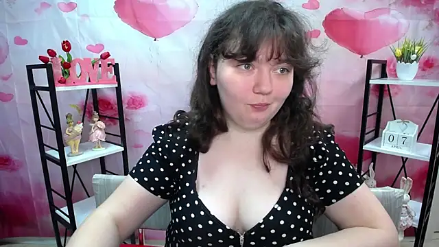 Snapshot of NeonilaLisova chatting on 04.08.26 NeonilaLisova online show from 04.08.26