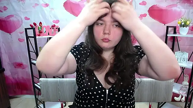 Snapshot of NeonilaLisova chatting on 04.15.26 NeonilaLisova online show from 04.15.26