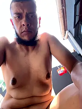 Snapshot of Smallboybigworld chatting on 01.11.26 Smallboybigworld online show from 01.11.26